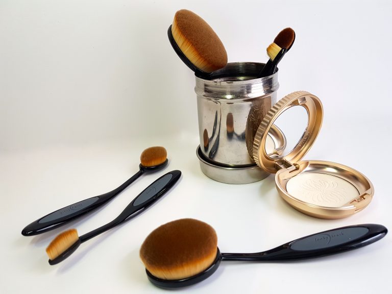 pinceaux-brosse-elle-r-une