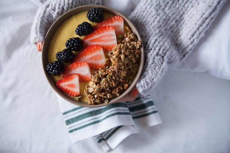 RECETTE – Le parfait granola aux noix (sans gluten) pour ton bol smoothie