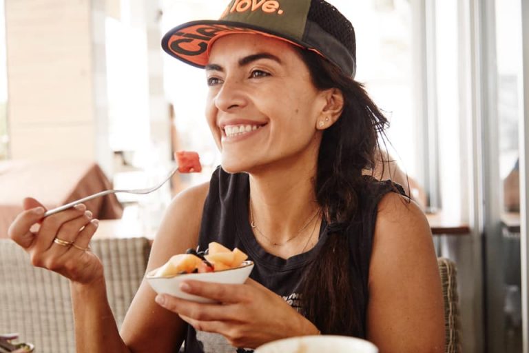Alexandra Diaz lance un nouveau livre de recettes colorées et santé